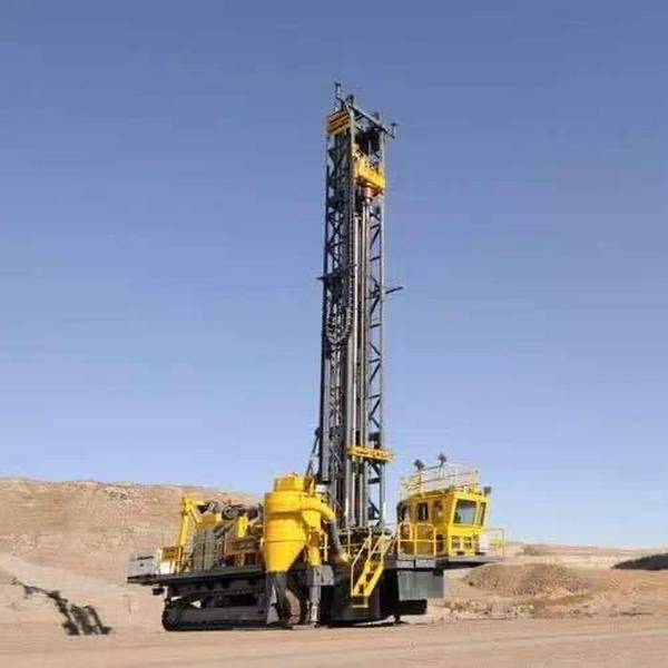 The equipment needed to drill a 200-meter deep water well.